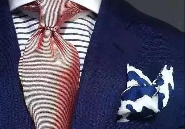 口袋巾搭配 男士胸前最时髦的单品让西装更出色