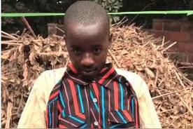 非洲小孩举牌app叫什么（非洲小孩举牌视频怎么制作）