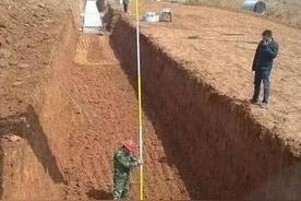 挖掘机挖沟技巧教学（挖掘机挖沟怎么挖）