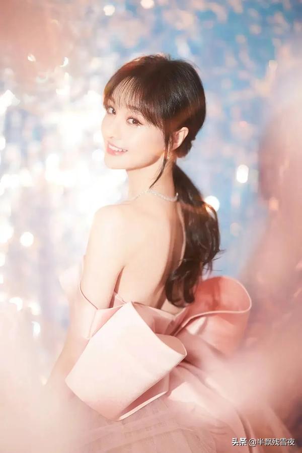 微博之夜郑爽照片(郑爽微博之夜合照)