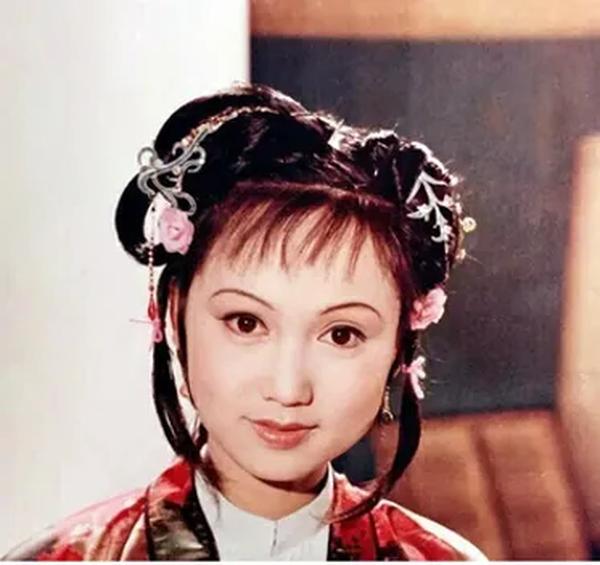 为什么贾宝玉演员找女的演(为什么贾宝玉演员找女的演戏不行)