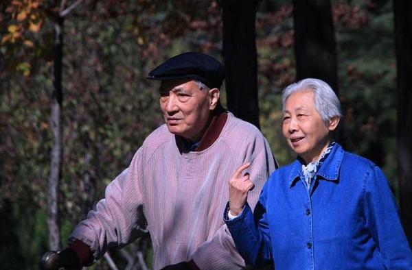 找保姆陪护老人(找陪护老人保姆)