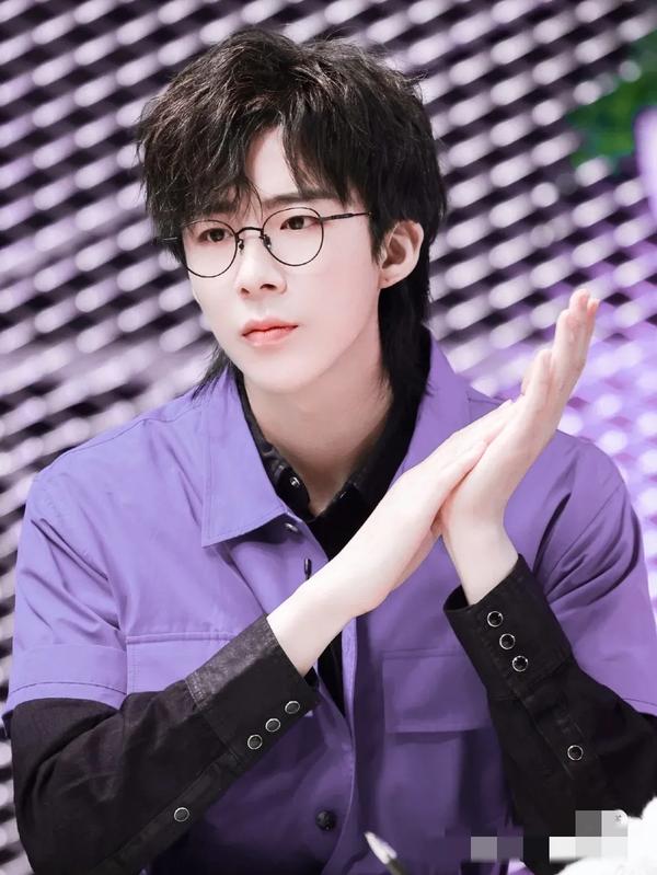 杨超越八字分析能红多久（杨超越圈内人爆料）