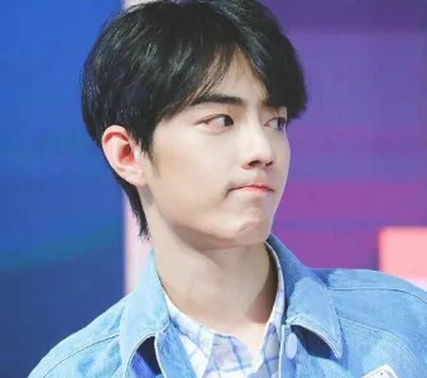 肖战签约哪个公司（肖战签约哪家公司）