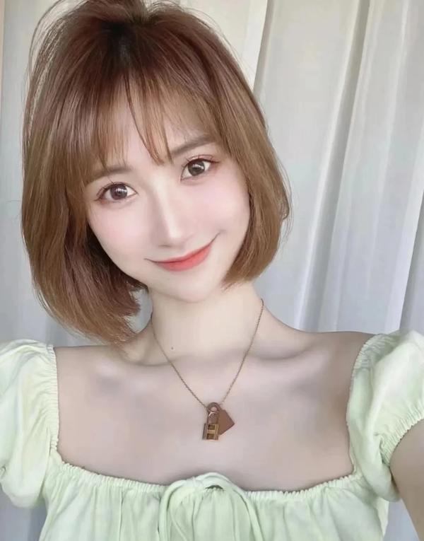 女生学生短发发型（女生学生短发发型大全）