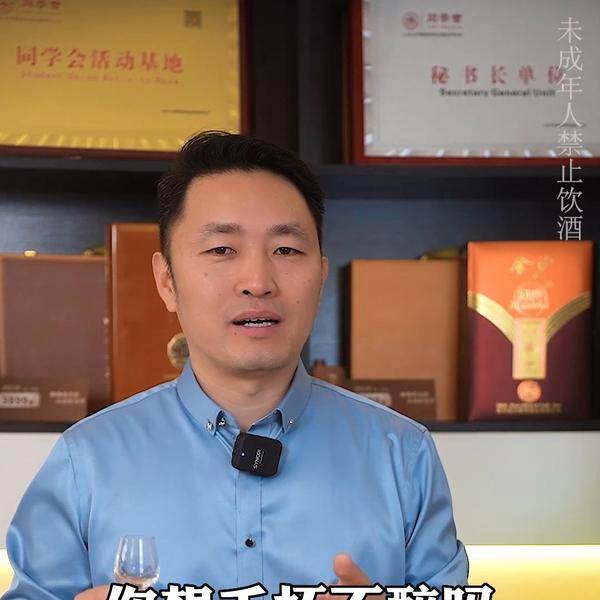梦见自己喝了很多白酒又不醉_梦见自己喝了很多白酒又不醉了