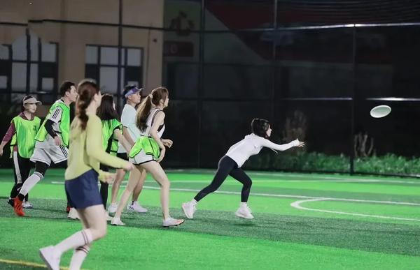 男主从小就瞧不起女主（男主从小就瞧不起女主的小说）