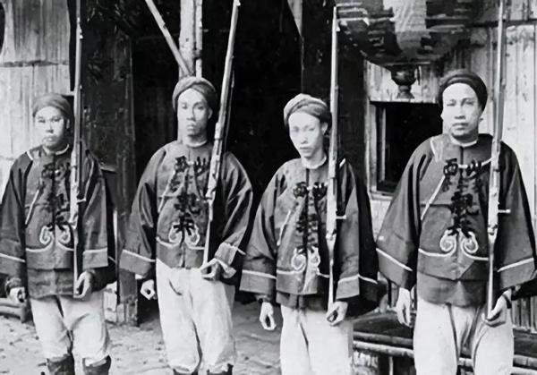 男孩和女孩鼓包区别图（男孩和女孩鼓包区别图片）