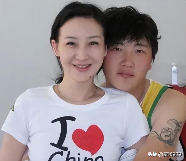 潘蔚孙楠一家四口近照（孙楠潘蔚的家）
