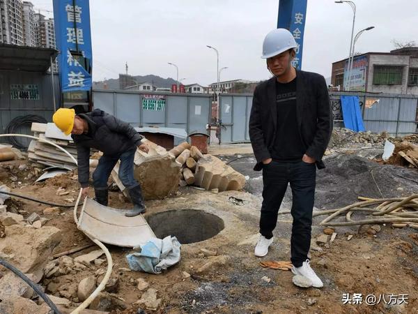 工地上戴白帽子(工地上戴白帽子的是什么人)