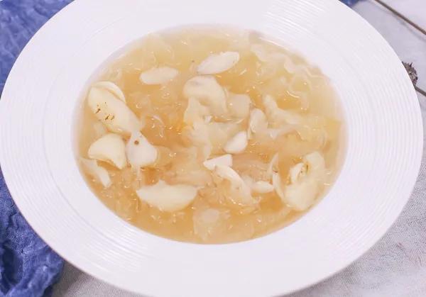 新鲜的银耳要煮多久可以吃（新鲜的银耳要煮多久可以吃呀）