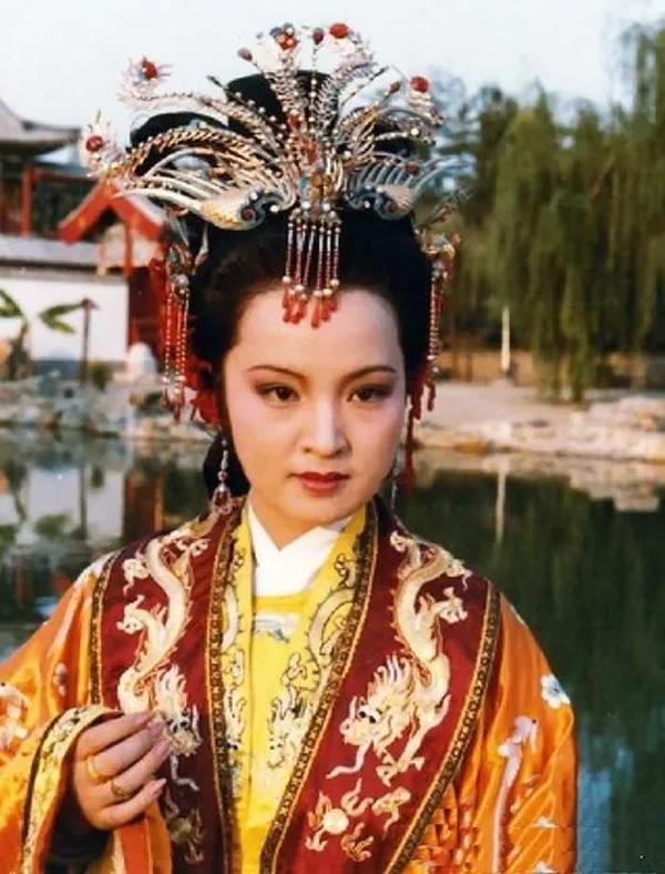 贾宝玉和林黛玉的关系理解_贾宝玉和林黛玉的关系理解正确的是