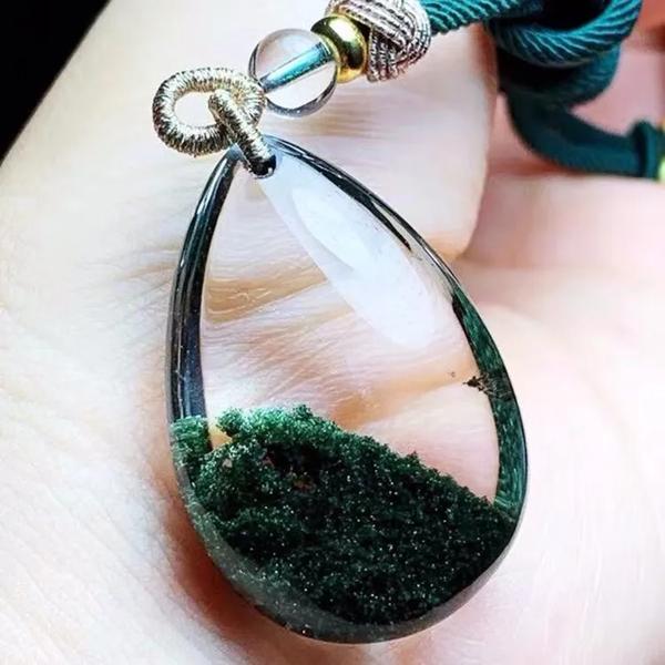 水晶绿幽灵手链的寓意（绿幽灵水晶手链图片）