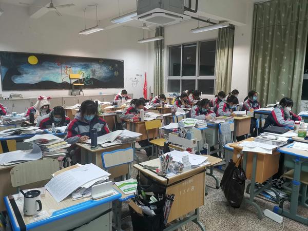 鼠标一直在上方下不来(鼠标一直在上方下不来怎么回事)