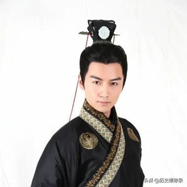 自己选择身份入宫的游戏（自己选择身世的入宫游戏）