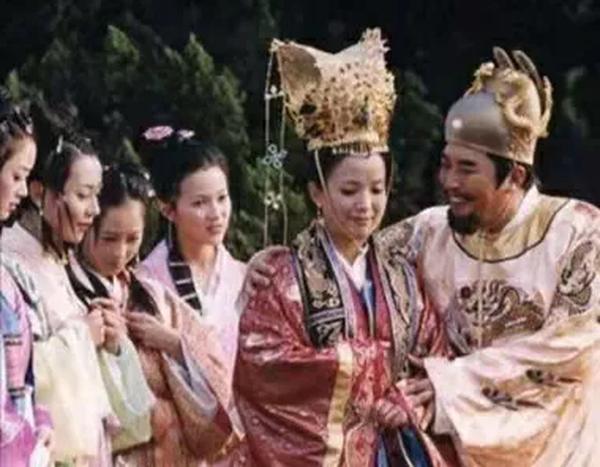 四目相对是不是马(什么叫四目相对)