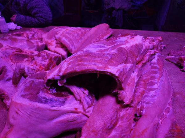 买猪肉（买猪肉是深色好还是浅色好）