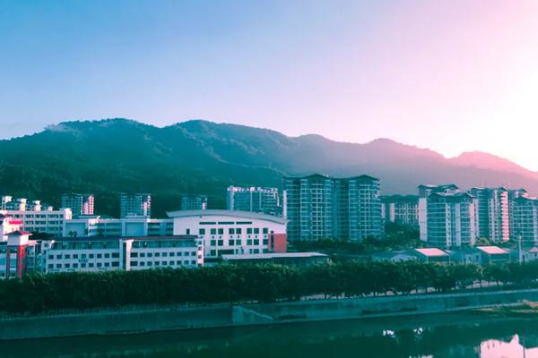 表演的近义词和反义词（表演的近义词和反义词有哪些）