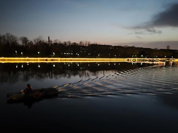 波光粼粼的下一句是什么(波光粼粼后面一句是什么)