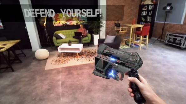 这个MR头显厉害了！能把你的房间变成VR战场！