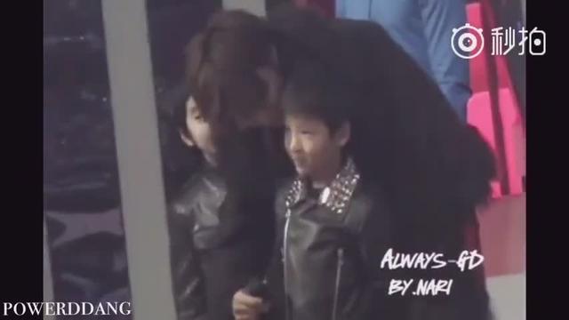 图文 Bigbang 新闻 Gd微博关注tfboys 暖心大哥对迷弟 权志龙看到小朋友 Www Bagua5 Net