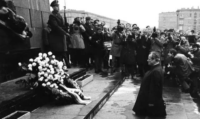 美军抓到越女兵，会给她们服用药物，女兵大哭