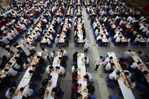 坐拥百万员工，营收3545亿，起底全球最大的人肉机器工厂富士康