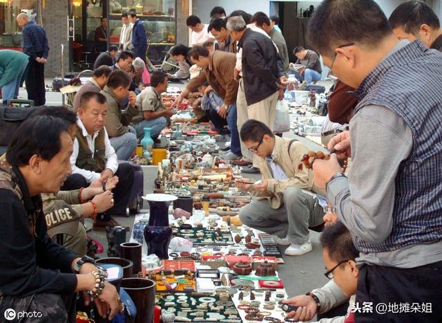适合女生摆地摊的产品有哪些？选择这几种产品，赚钱不是难事