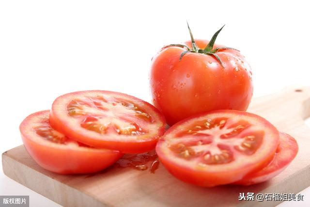 买西红柿时别只看颜色，记住3个小技巧，保你挑的西红柿沙甜多汁