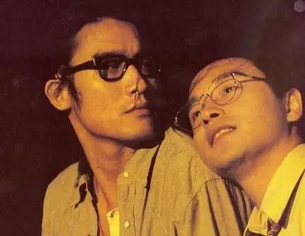 没想到6夺影帝的梁家辉还是个专栏作家！你究竟