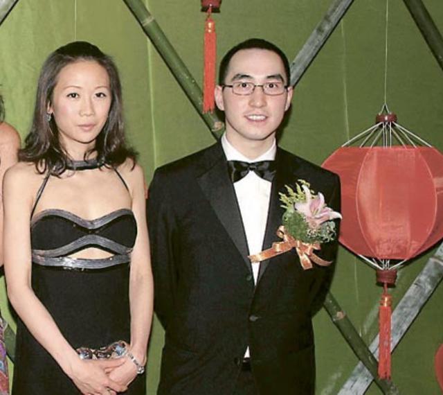 赌王的三位儿媳现身葬礼：两位儿媳是内地人，仅大儿媳是富家千金