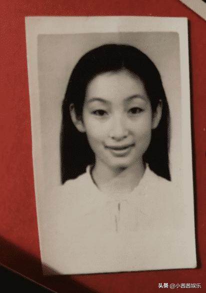 中戏早年学生证件照流出，章子怡、胡静美到极致，但依旧美不过她