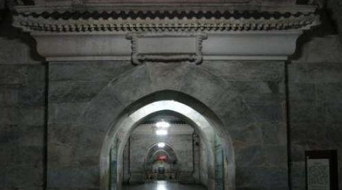 乾隆喜欢对称美，为何地宫却歪了一大截，专家