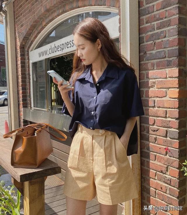 别再跟风穿T恤了，今年巨流行的“短袖”长这样