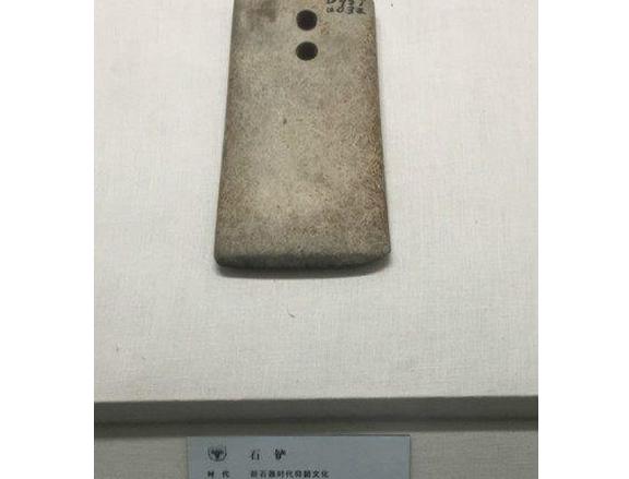 男子捡到一块5000年前石头，主动上交博物馆，不要500元要证书!