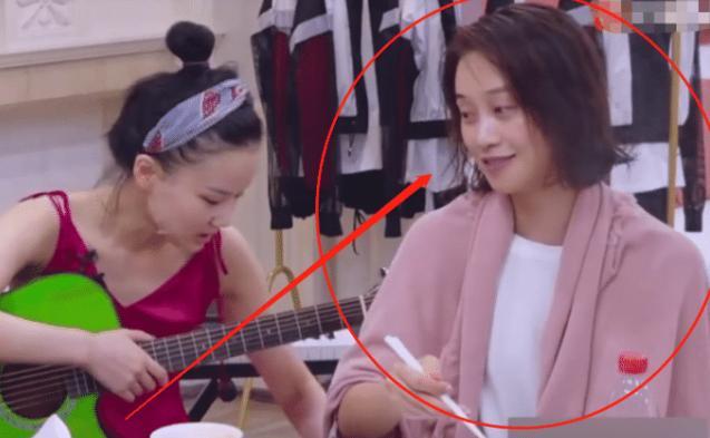 蓝盈莹洗漱后吃火锅，还没化妆就被拍下，30岁的