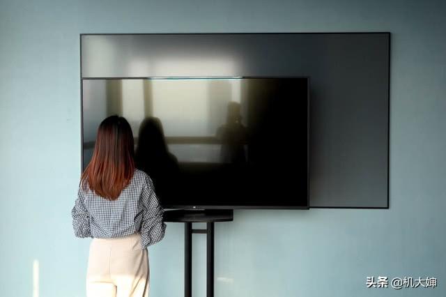 峰米让同行无立足地！150英寸4K电视仅10999元，可看90000部电影