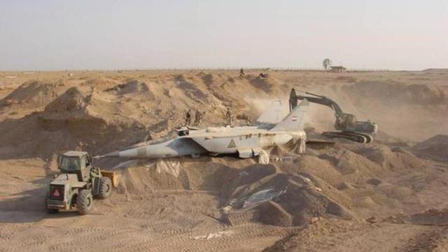 萨达姆超800架战机在手，为何尽数埋在黄沙之中