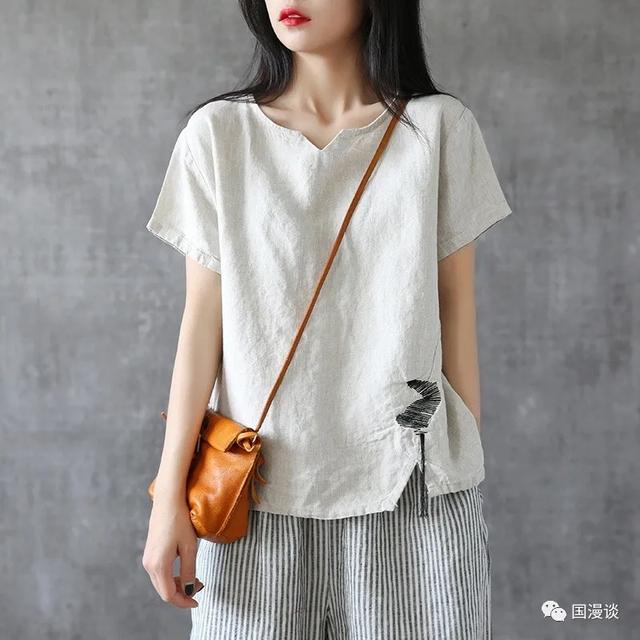 有一种女装；叫“中国风”棉麻衫，上身不媚不俗超显嫩美