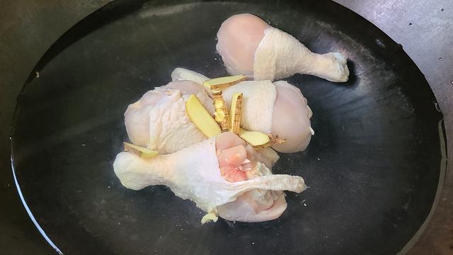 柠檬鸡，好吃又开胃的一道美食，做法简单香味浓，天热吃正好