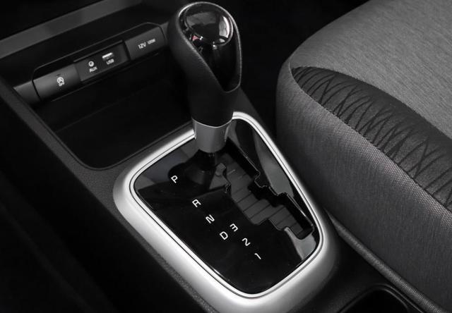 东风亮出“王牌”，比丰田威驰帅气，四缸自吸引擎+油耗5L，5.49W