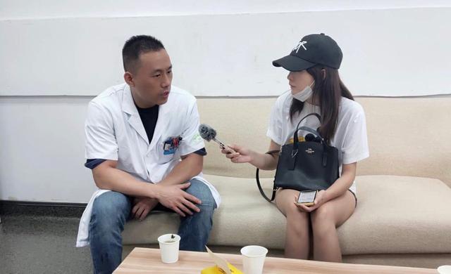 太感激！这位患者一口气给这家医院送来五面锦旗