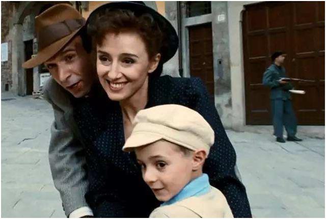 《美丽人生》：在不美丽的人生里活得美丽，在绝望中找到希望