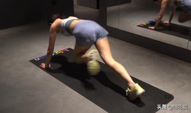 黄磊14岁女儿健身，谁注意拍摄的角度？网友：请