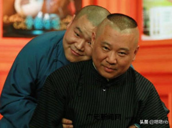 德云社团综开录，岳云鹏现场搂师父胖腰撒娇，