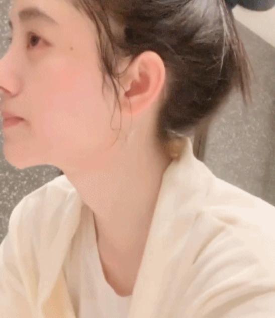 鞠婧祎“露肩照”力证没垫肩？现场生图曝光，差别有点大