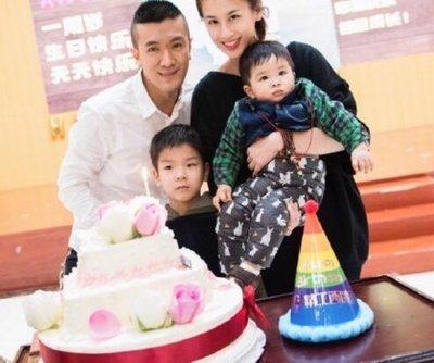 黄圣依参加20年同学会照片曝光，网友：女神和普