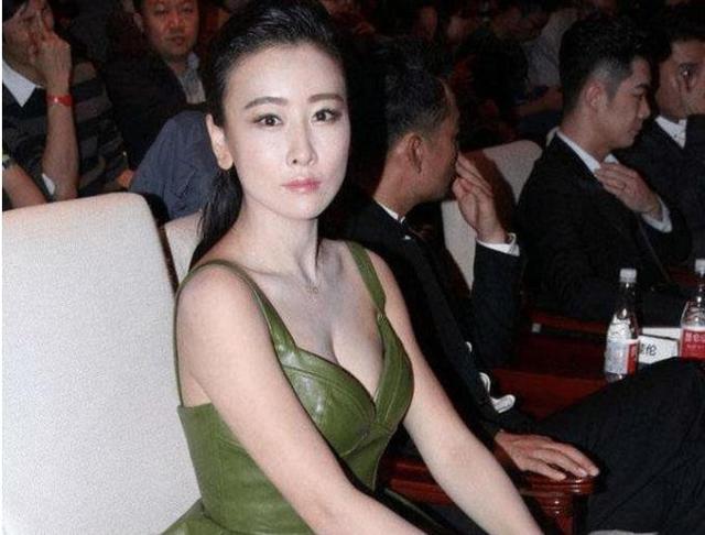 她有着浓浓的女人味，名字却男性化，被堪称“