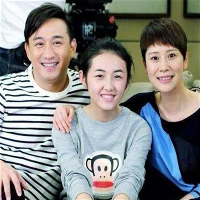 张子枫高考，何炅海清带领群星发文打Call，好人缘没谁了