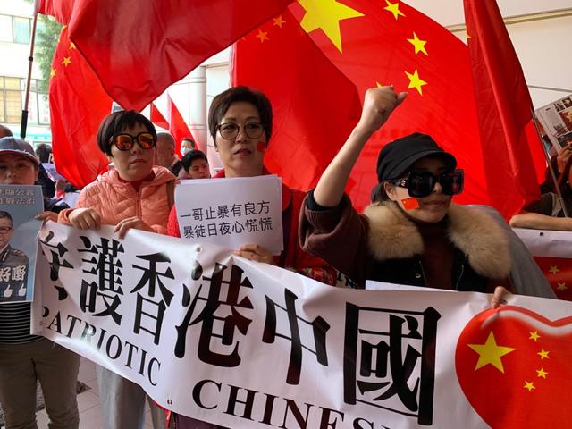 国安法嫁到香港21年，她体会到警察的热心尽责，也目睹了暴徒纵火恶行